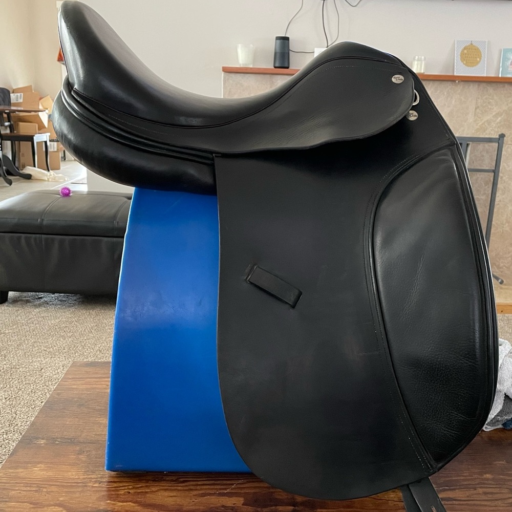Harry Dabbs Elegant Dressage Saddle Black 17.5” M Tree